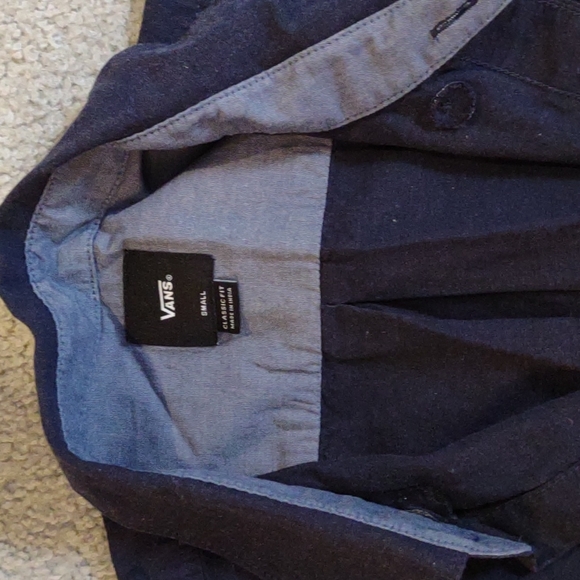 NWOT.  Men's Vans Button down Shirt. Size small - Picture 2 of 3